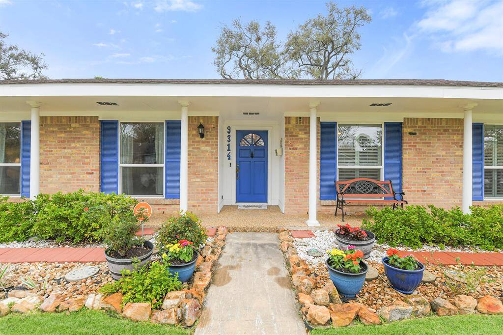 This stunning home welcomes you with vibrant landscaping, charming curb appeal, and a beautifully designed entryway. The thoughtfully arranged flower beds, stone-lined walkway, and lush greenery make for a breathtaking first impression.