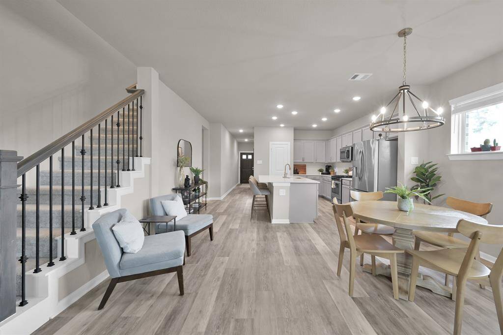 This dining/kitchen combo is perfect for entertaining, hosting large gatherings, or simply enjoying everyday moments