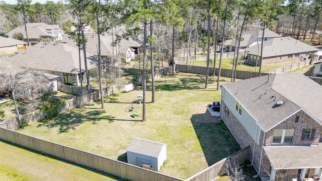 Check out all of that space. Look how large this yard is compared to every single neighbor!