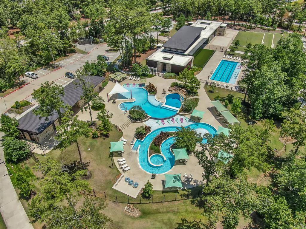 Multiple pools for recreation. A lazy river pool, splashpad, leisure pool, and an exercise pool for swimming laps. Plenty of places to work on your tan along the side of the pool too!