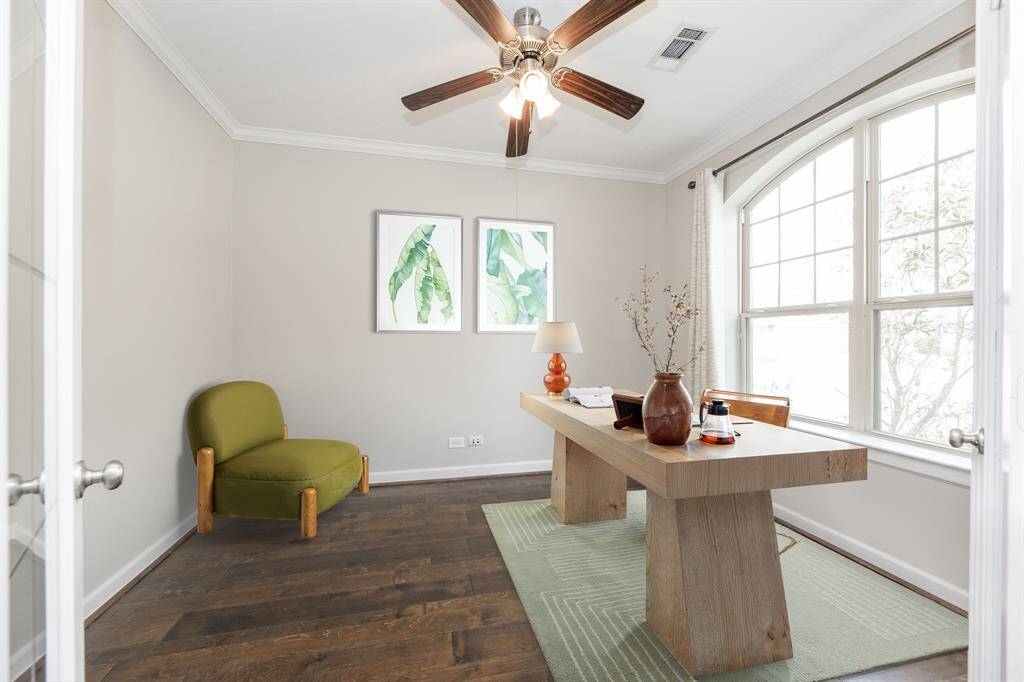 Virtual staged home office.