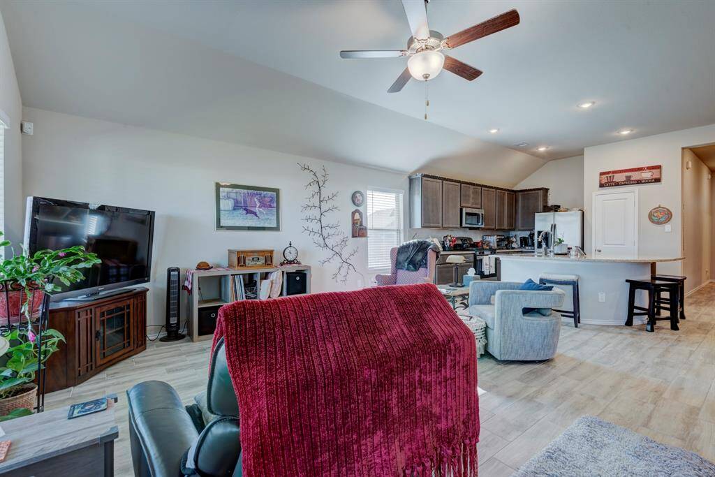 Very large living area and the floor plan offers multiple options to arrange furniture and TV placement.
