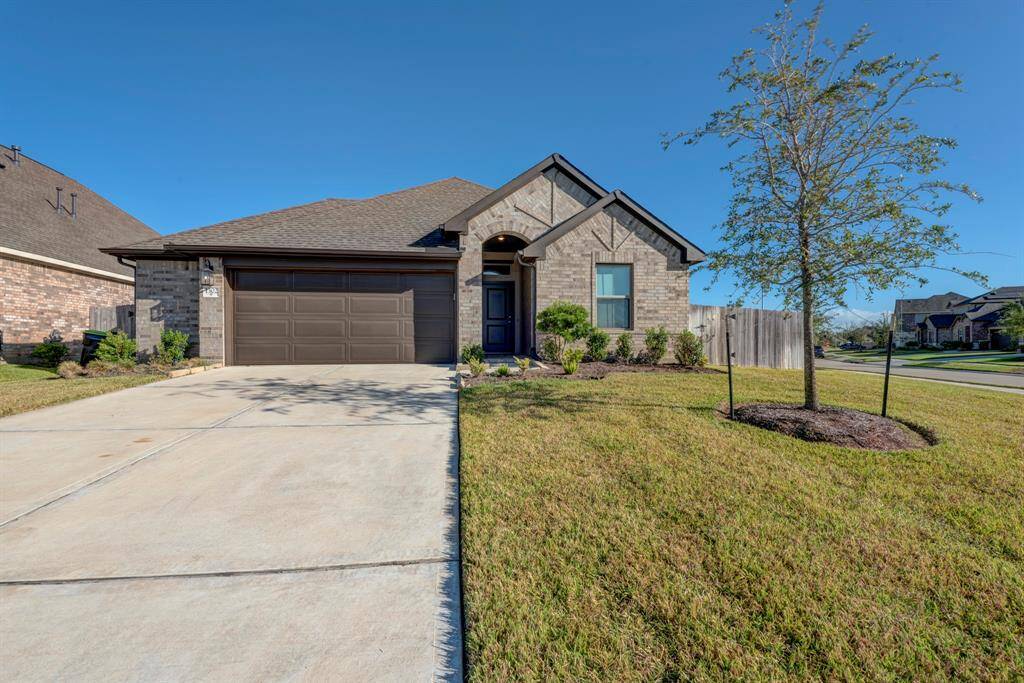 Homeowner keeps up with the yard my getting it mowed once a week and watering as needed.