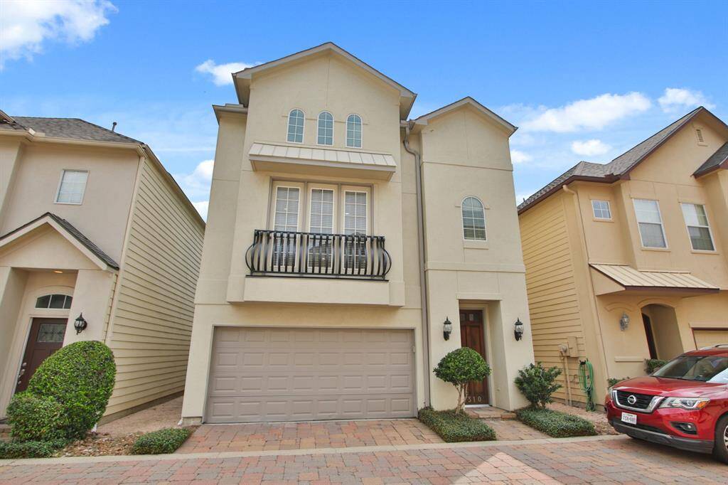 Freshly painted, recent carpet and hardwood floors throughout. Don't miss this MOVE IN READY home in Spring Branch.