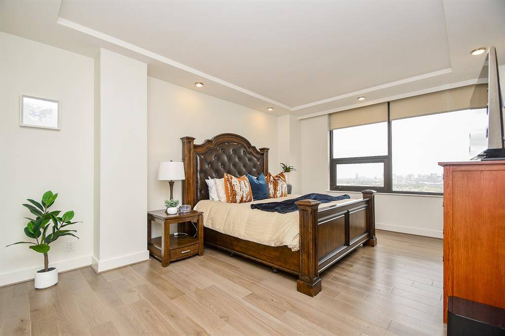 The luxurious primary bedroom offers generous space, stunning views, and elegant hardwood flooring. Complete with a walk-in closet and a spa-like ensuite bath, this retreat exudes comfort and sophistication.