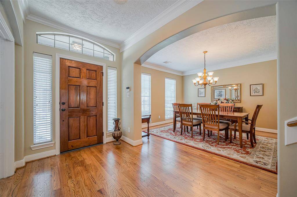 Bright foyer opens into this spacious dining room that is great for entertaining.