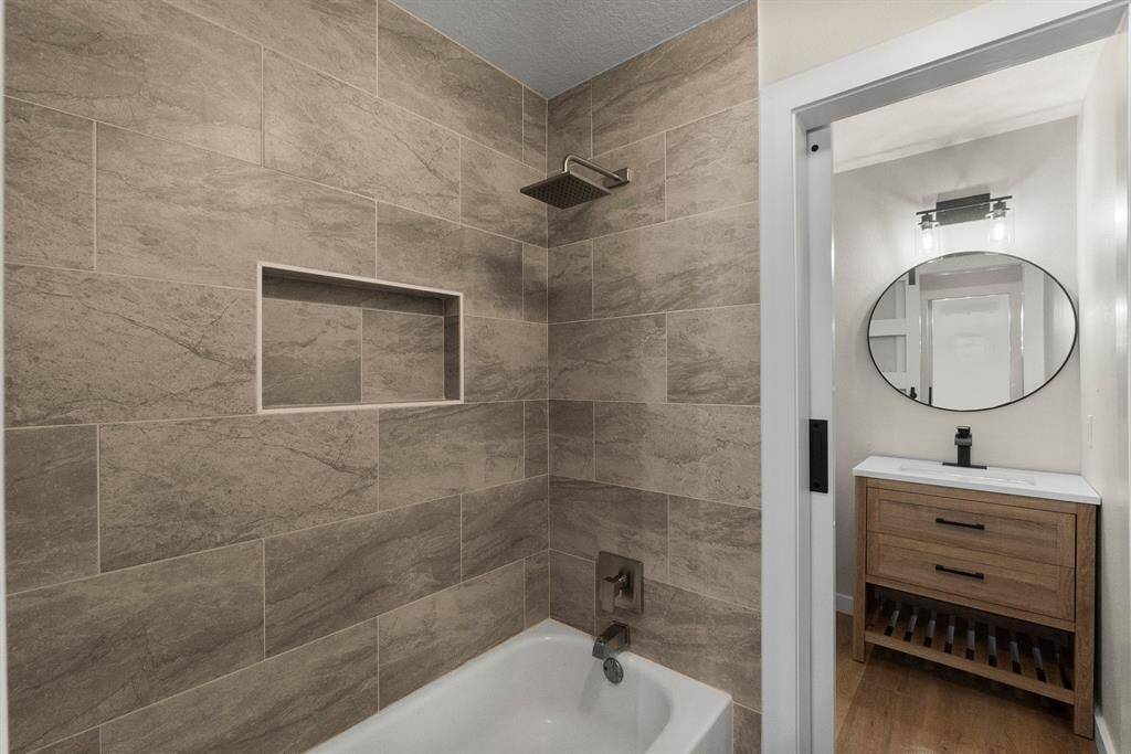 Jack and Jill set up Luxury Shower/Bath with Rainshower showerhead