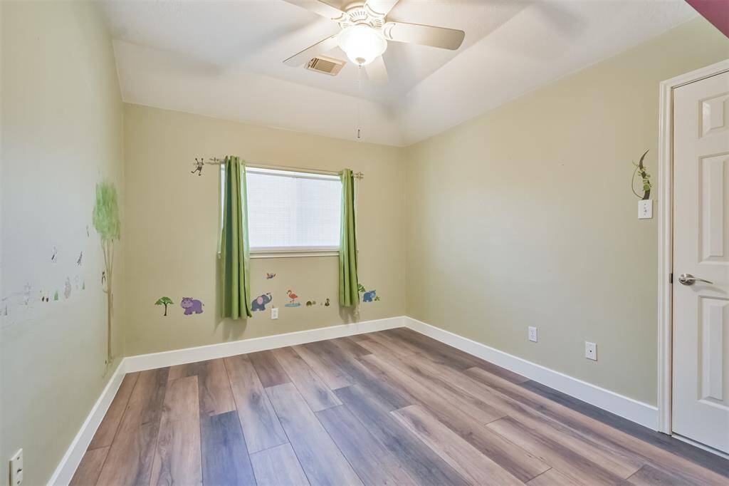 Secondary bedroom