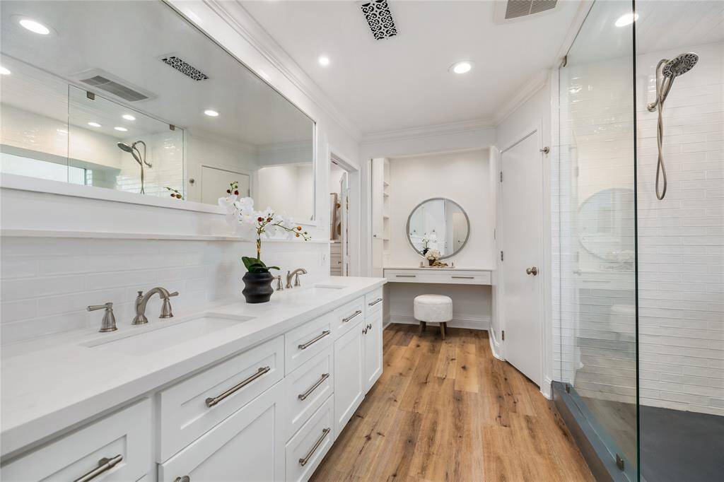 Double sinks, tons of drawers/storage, and even a vanity with a make-up mirror. Two walk-in closets in here.