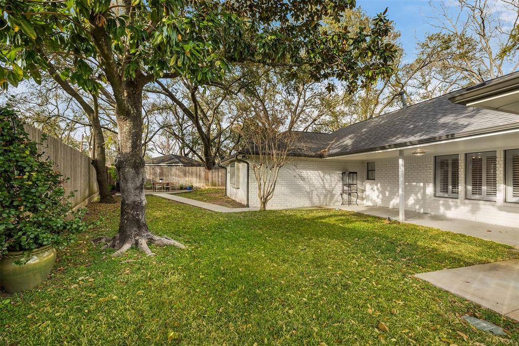 Another view of this expansive yard.