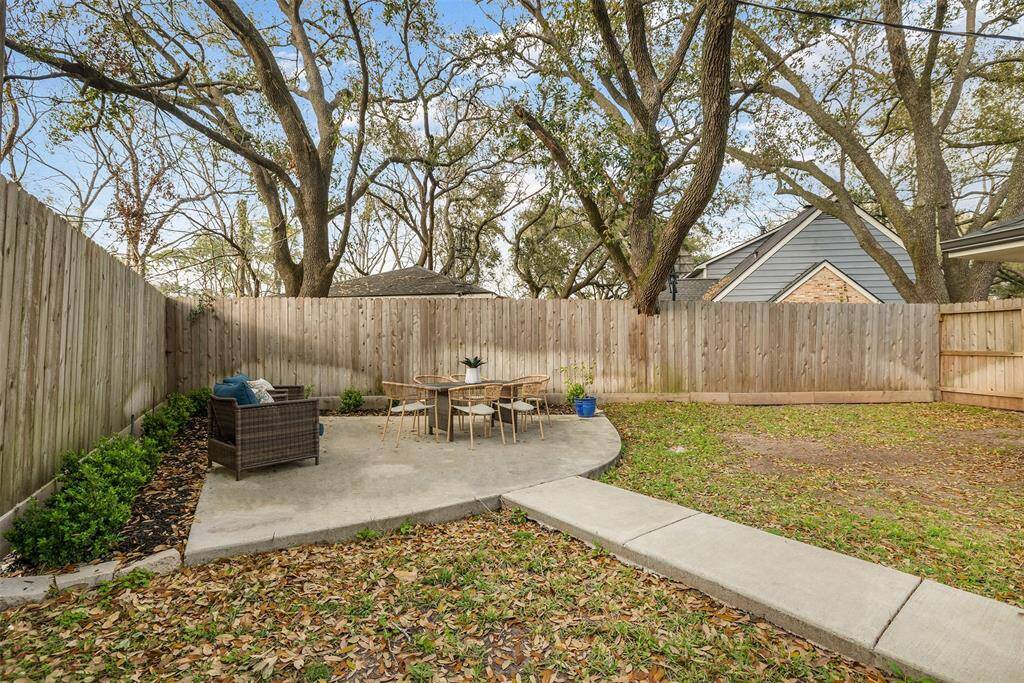 Imagine turfing the area between the house and the sidewalk, adding corn hole, and enjoying the beautiful Houston spring weather.