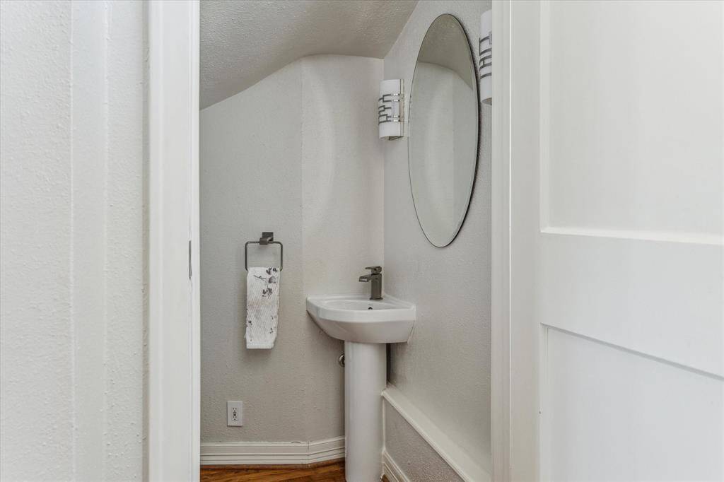 Precious powder room.