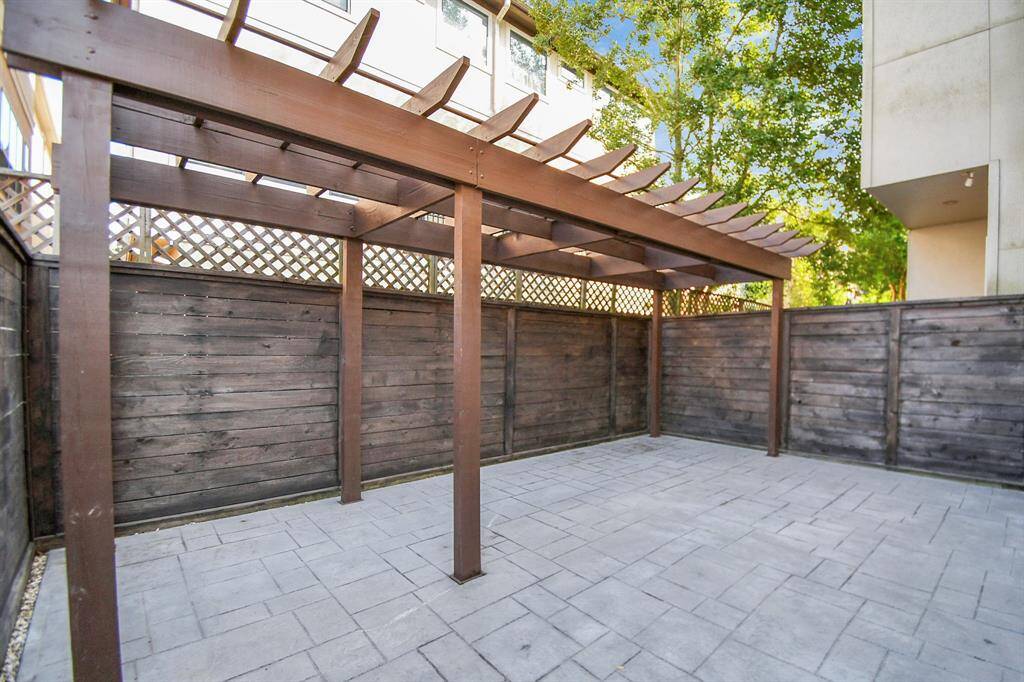 Wood Pergola to enjoy Family time