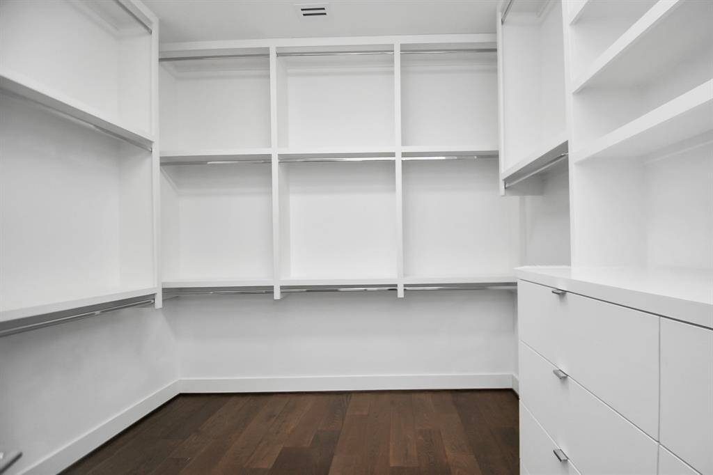 primary walking closet thrid bedroom