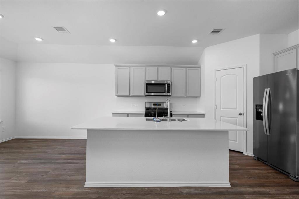 A perfect combination of style and function, the large eat-in island provides extra prep space, while the walk-in pantry offers plenty of storage for all your kitchen essentials.  Wonderful casual dining area and more!
