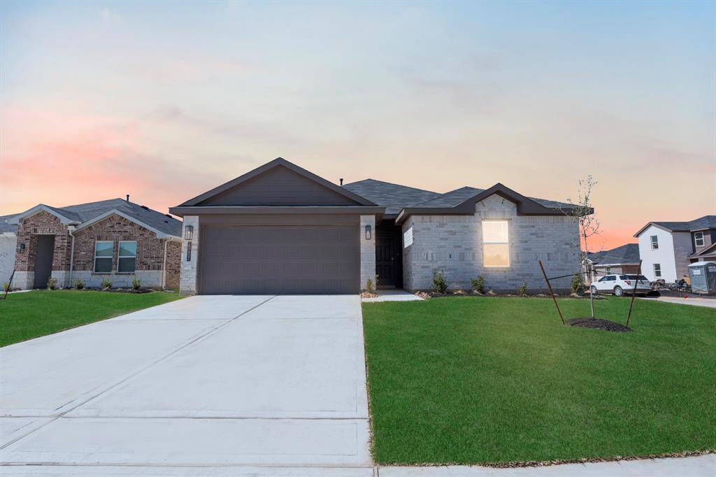 Drive up in your garage to your new energy saving home today! Brand New Home on corner cul de sac lot!No flooding during any of the storms! Smart Home! Make that call today! This beautiful, move-in-ready home sits on a spacious cul-de-sac lot with fantastic curb appeal! Featuring a modern brick and stone exterior, a two-car garage, and a lush green lawn, this home offers a welcoming first impression. Enjoy the benefits of a quiet neighborhood with easy access to major highways and community ameniti