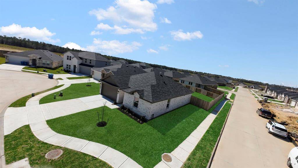 A beautiful master-planned community featuring modern homes, wide streets, and well-maintained landscaping in a peaceful setting.