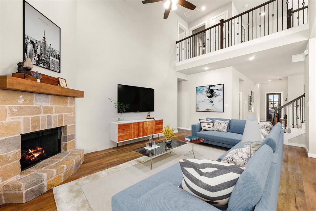 This light and bright spacious living room is the perfect layout for entertaining or just relaxing. Whether it's simply a night in or entertaining family and friends, this home has ample open space for everyone to enjoy! Featuring dark stained ceiling fan, wood style flooring, large windows , soaring high ceilings, with wonderful access to your gorgeous kitchen. *Virtually Staged