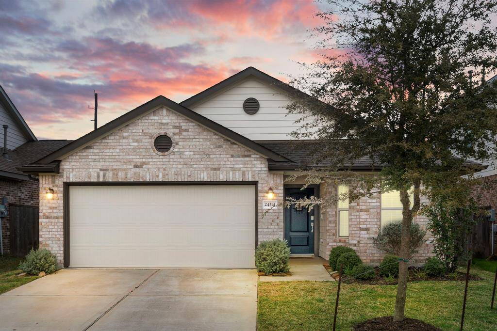 Welcome to Gold Cheyenne - located in Katy's Porter Ranch. Built in 2019, this single owner home has been lovingly maintained and offers upgrades better than new construction at similar price points.