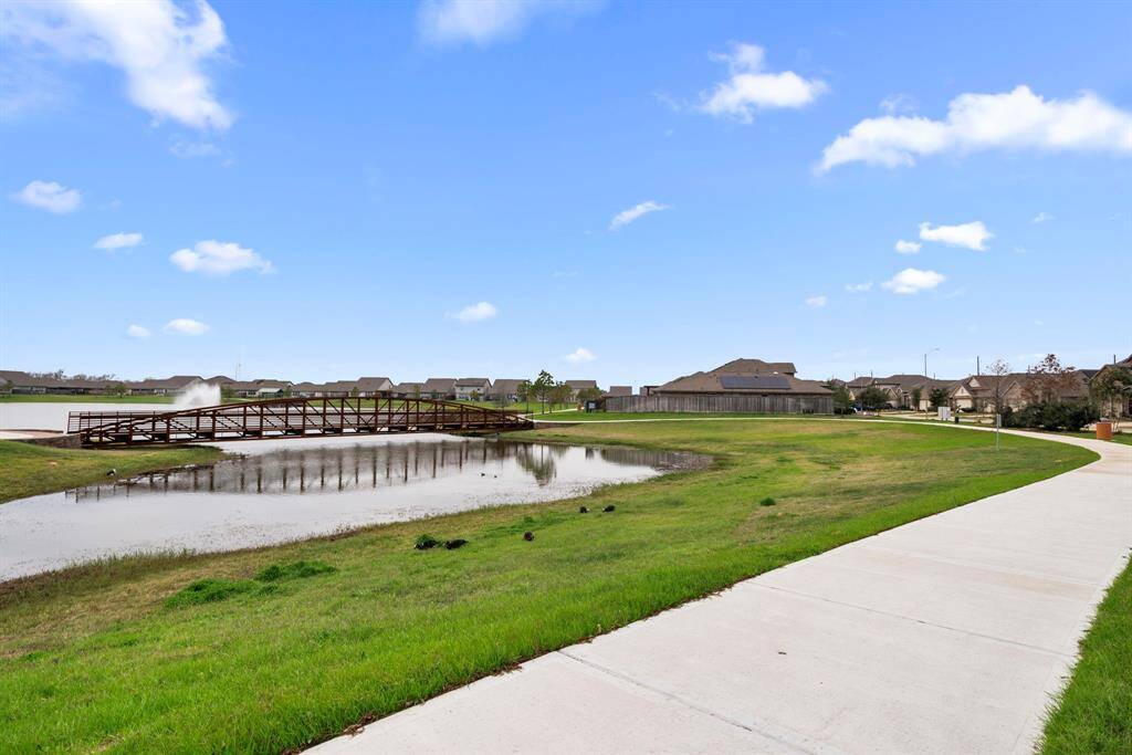 Porter Ranch offers a central lake with walking trail and bridge, a short 2 minute stroll from your front door.