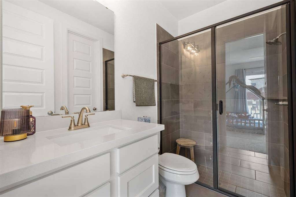Primary En-suite 2
