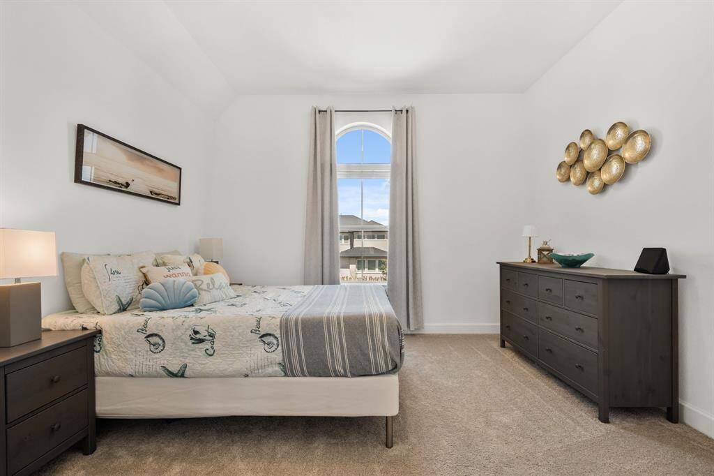 Secondary bedroom 1 is large enough for queen size bed