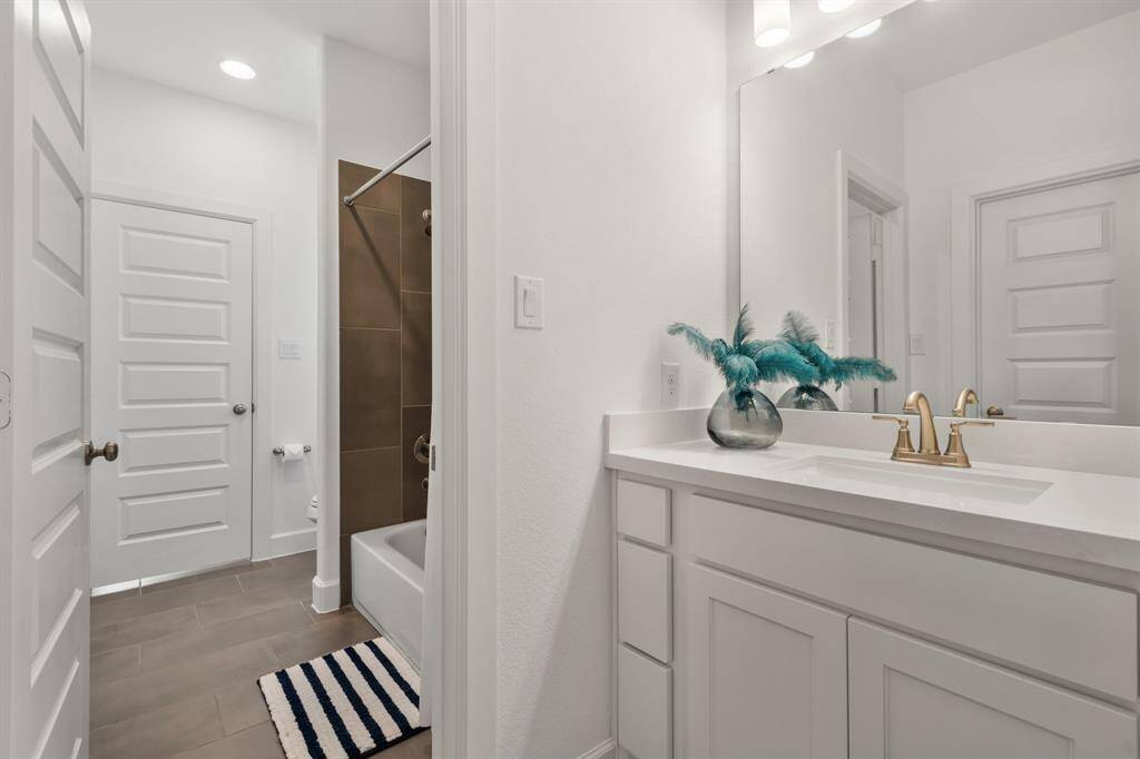 Jack and Jill "Hollywood Bath"  bathroom upstairs between bedrooms