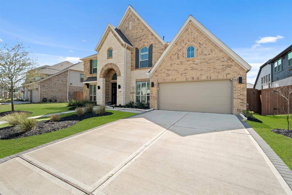 Gorgeous Traditional home in Elyson