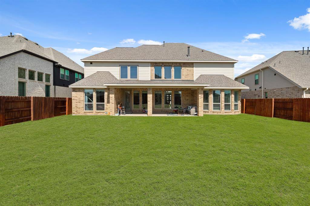 Oversized lot, fully fenced.