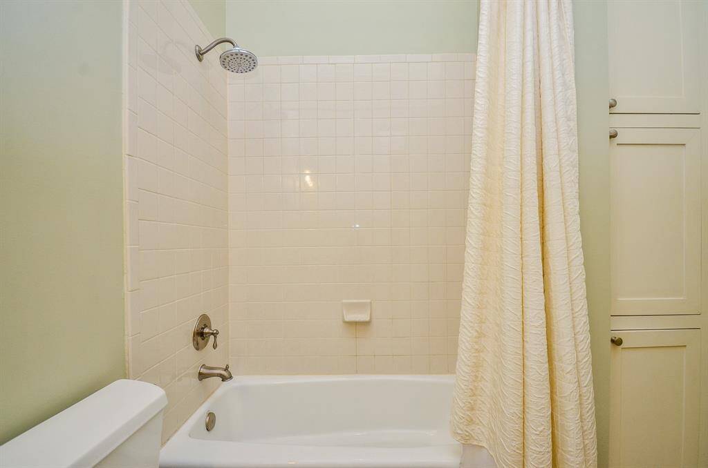 First floor bath tub/shower.