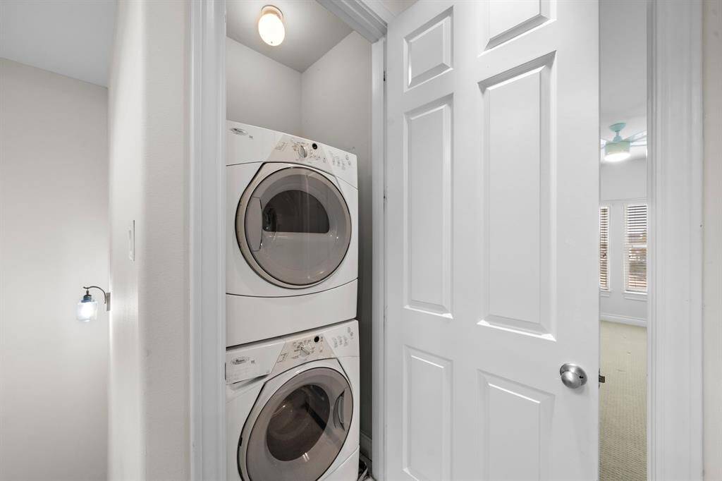washer and dryer included!
