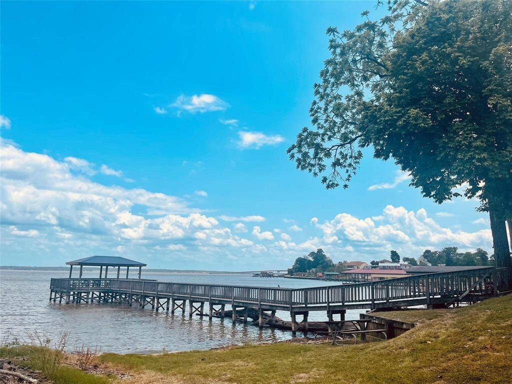 The lighted fishing pier is available to residents and their guests! Near the park and boat ramp