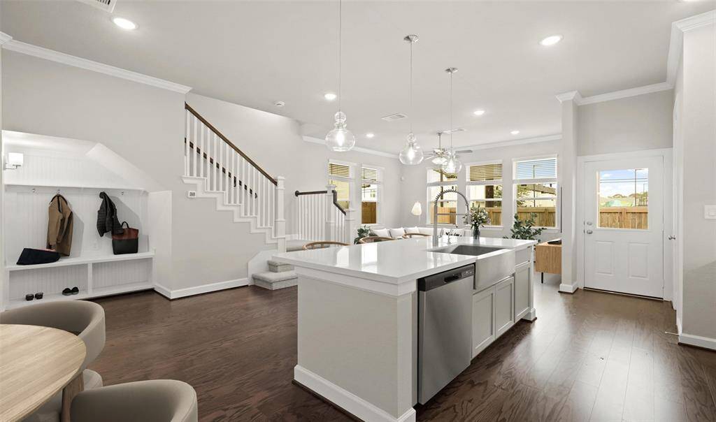 Bright open floorplan (*Photo not of actual home and used for illustration purposes only.)