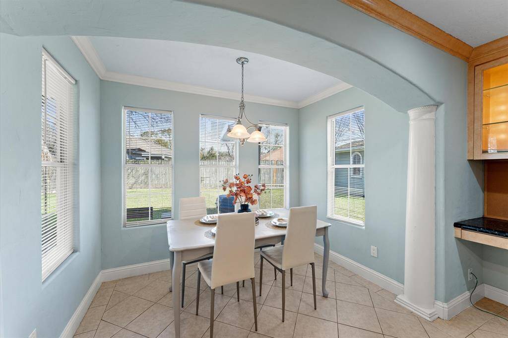 Breakfast area with lots of natural light.