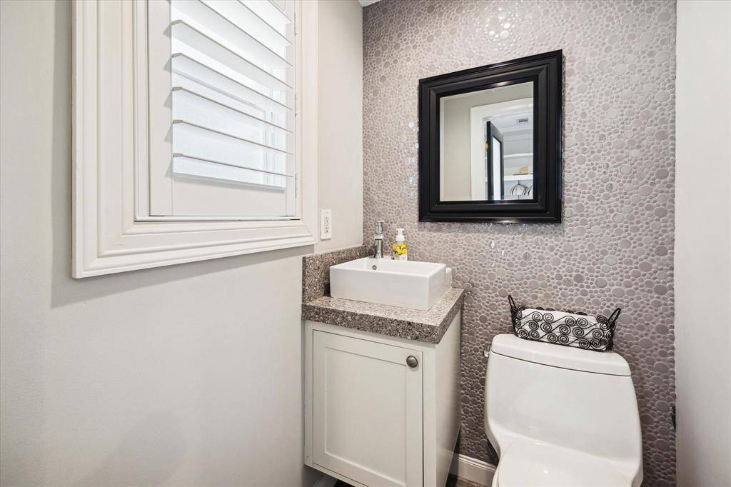 For your convenience this Powder Bath doubles as a Pool Bath.