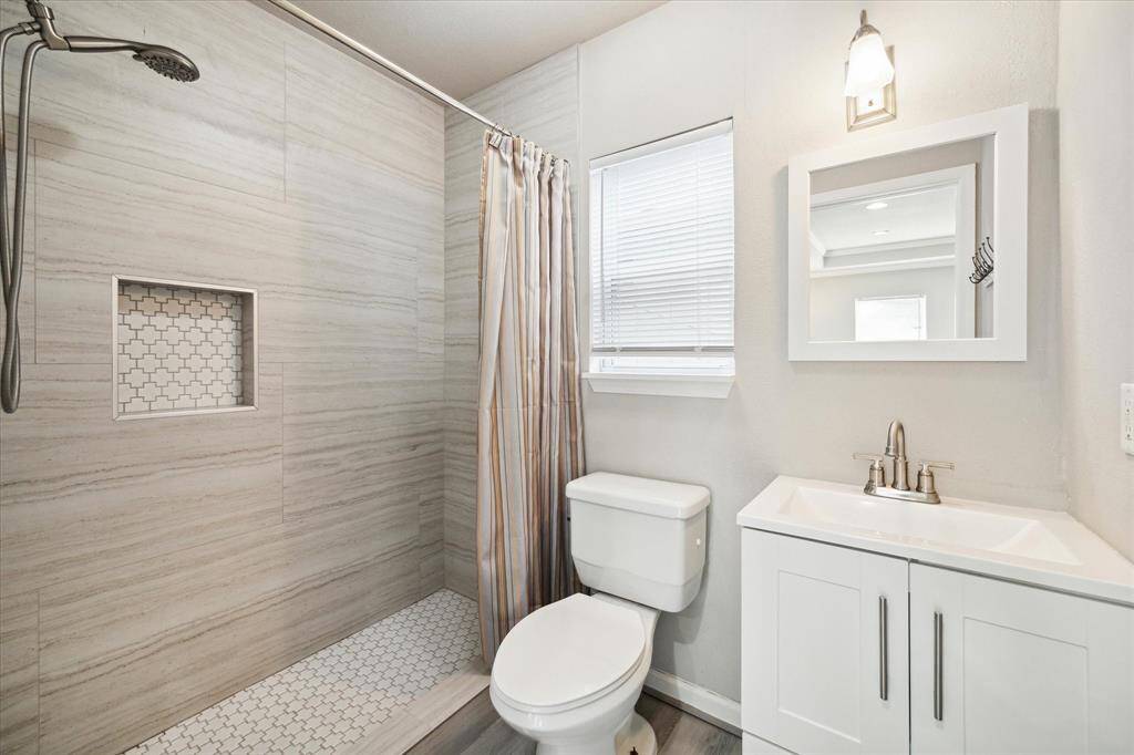 Completing the Casita is a full Bath with oversized walk-in shower, which would be perfect for house guests with mobility issues.
