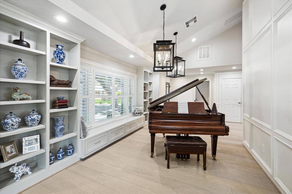 A block panelled wall adds a touch of elegance to the Front Room.