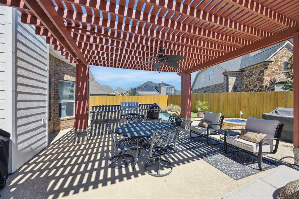 Just outside the backdoor you will find this outdoor paradise! The pergola was just repaired and painted.  The built-in Bull grill and Egg grill just had the internal parts.  More in the next few pictures!
