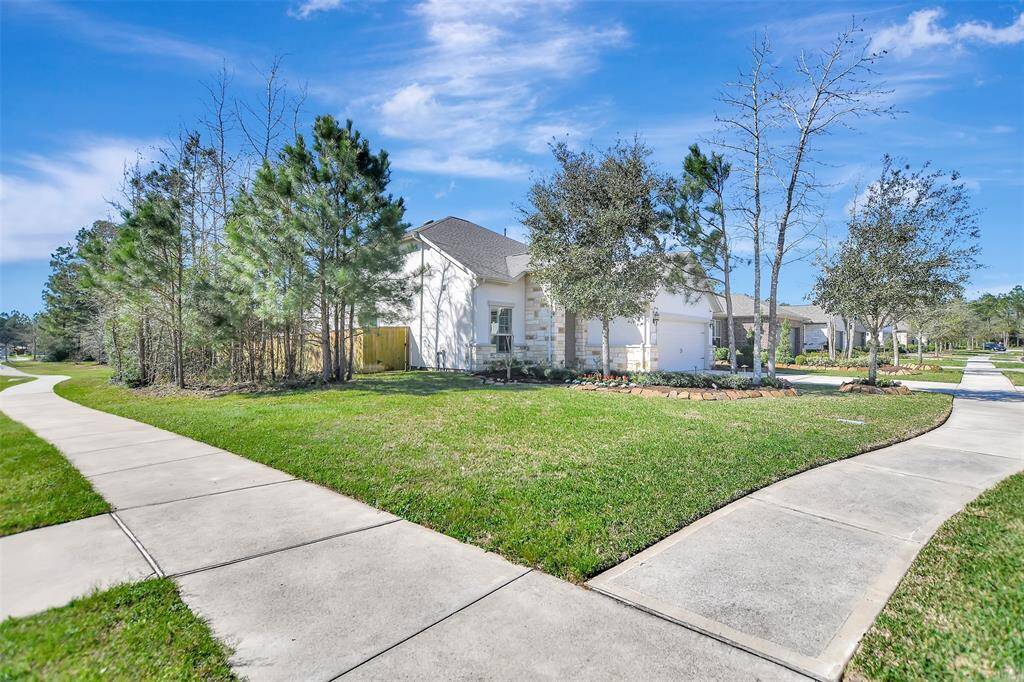 Great corner lot on cul-de-sac lot.