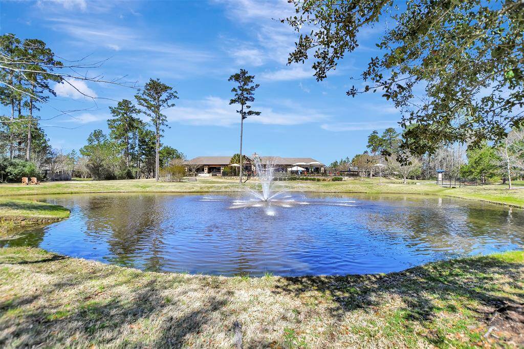 Beautiful lake close to all the amenities.