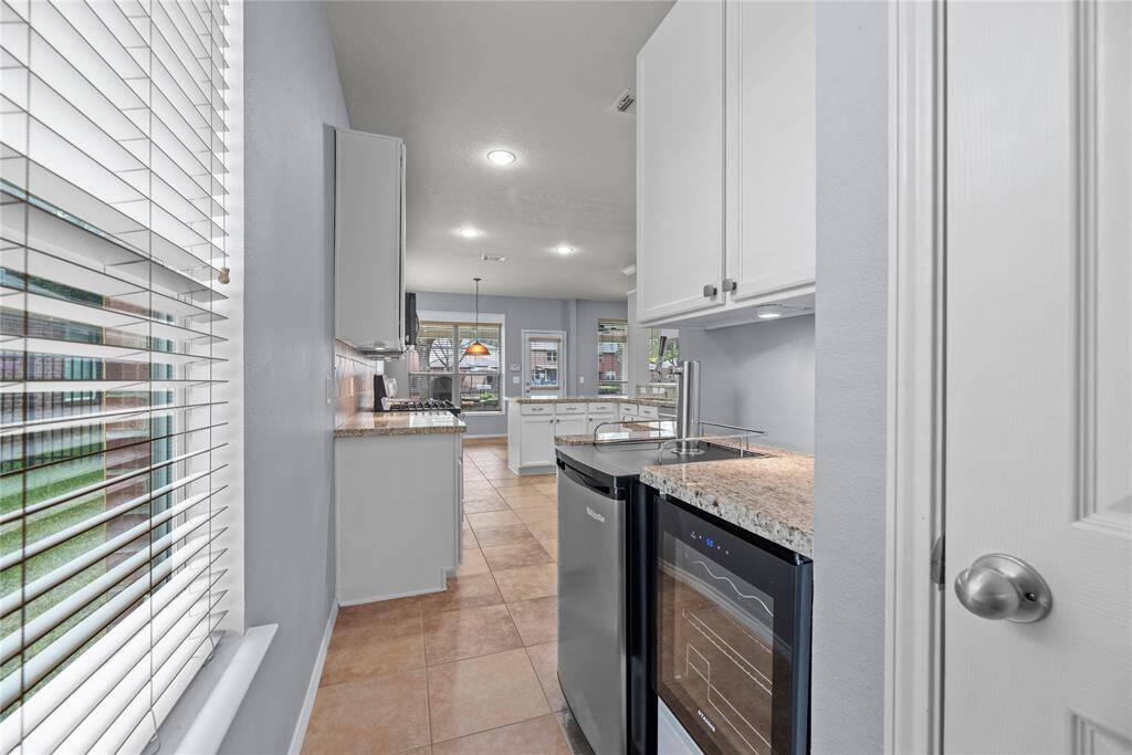 Beverage bar situated between the kitchen and dining room.