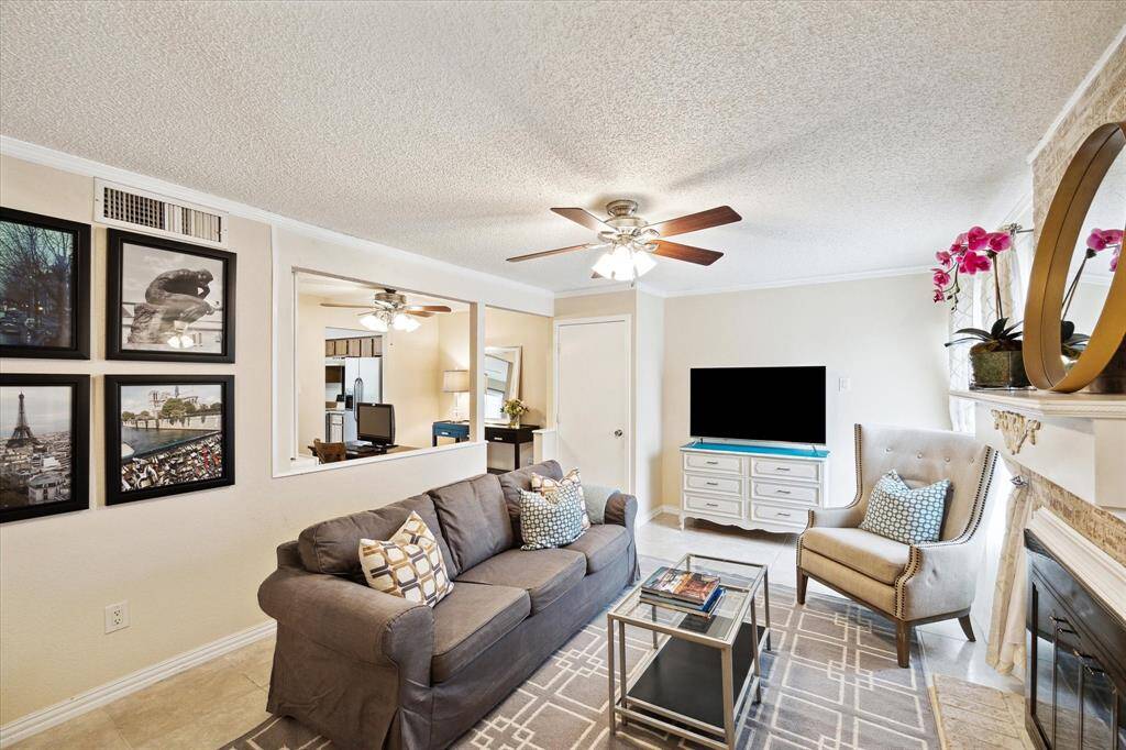 Another viw of the living area