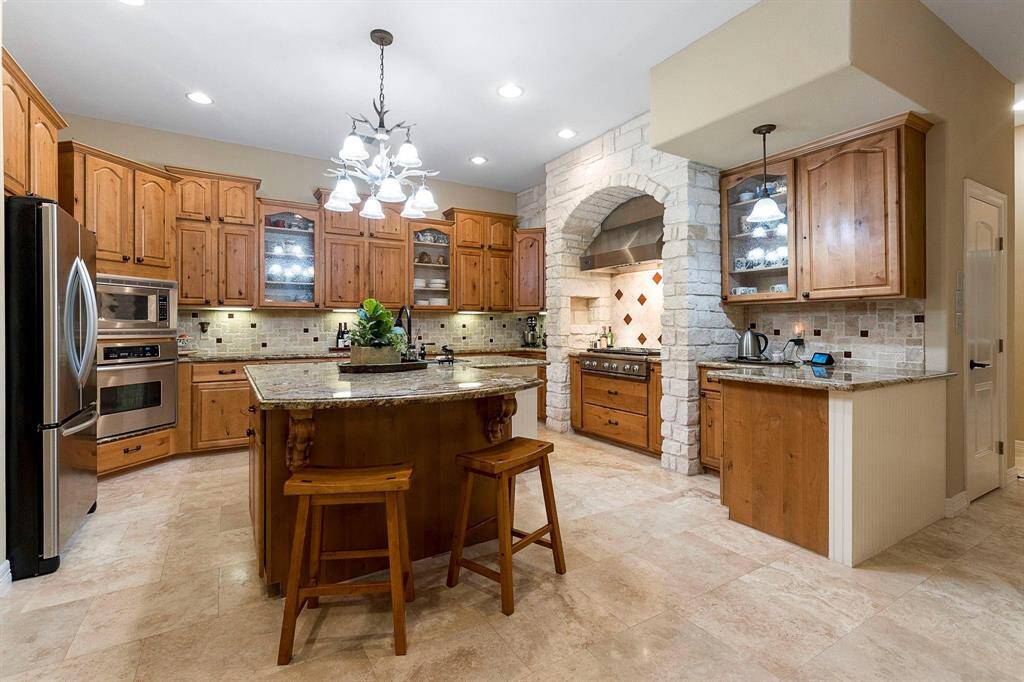 Island with plenty of space to prep your meals, homework space or cozy meal for two.