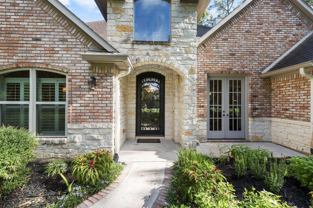 Stone/Brick entry way. 1.5 story