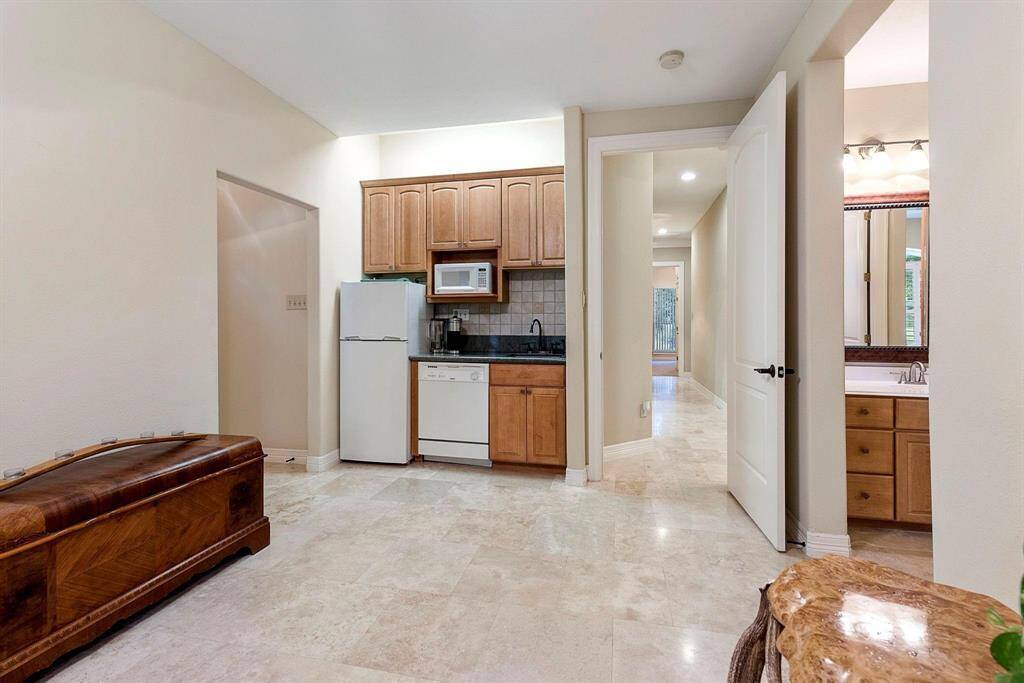 Small kitchen (No Stove).  No need to leave your room for that morning cup of tea or coffee!