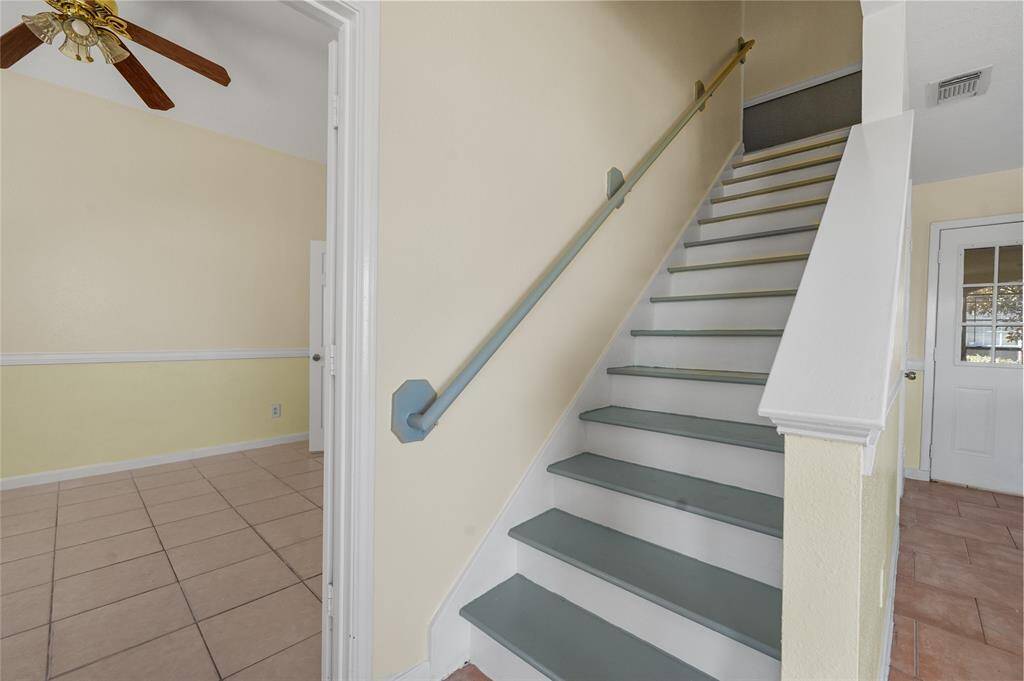Staircase lead to 2nd level