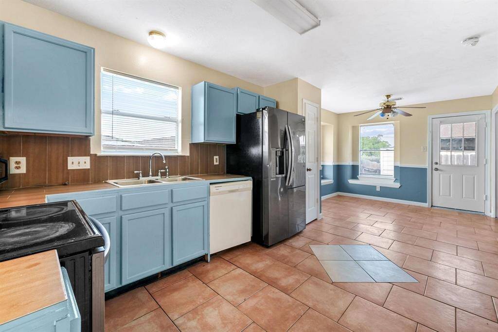 Kitchen opens up to breakfast nook area