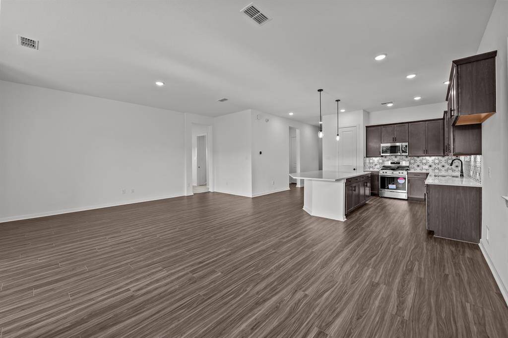 REPRESENTATIVE PHOTO - Photo does not represent actual home options and selection. Ask Sales consultant for specific selections.