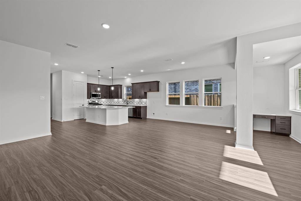 REPRESENTATIVE PHOTO - Photo does not represent actual home options and selection. Ask Sales consultant for specific selections.
