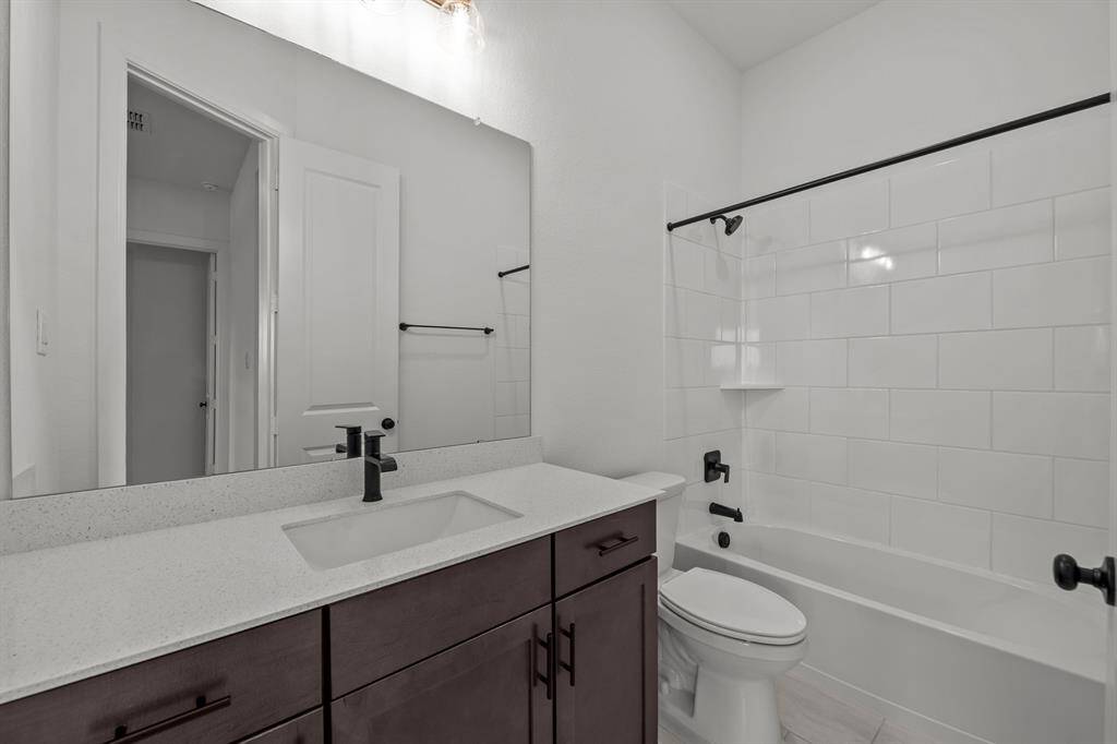 REPRESENTATIVE PHOTO - Photo does not represent actual home options and selection. Ask Sales consultant for specific selections.